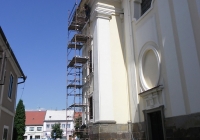 oprava římsy kostela